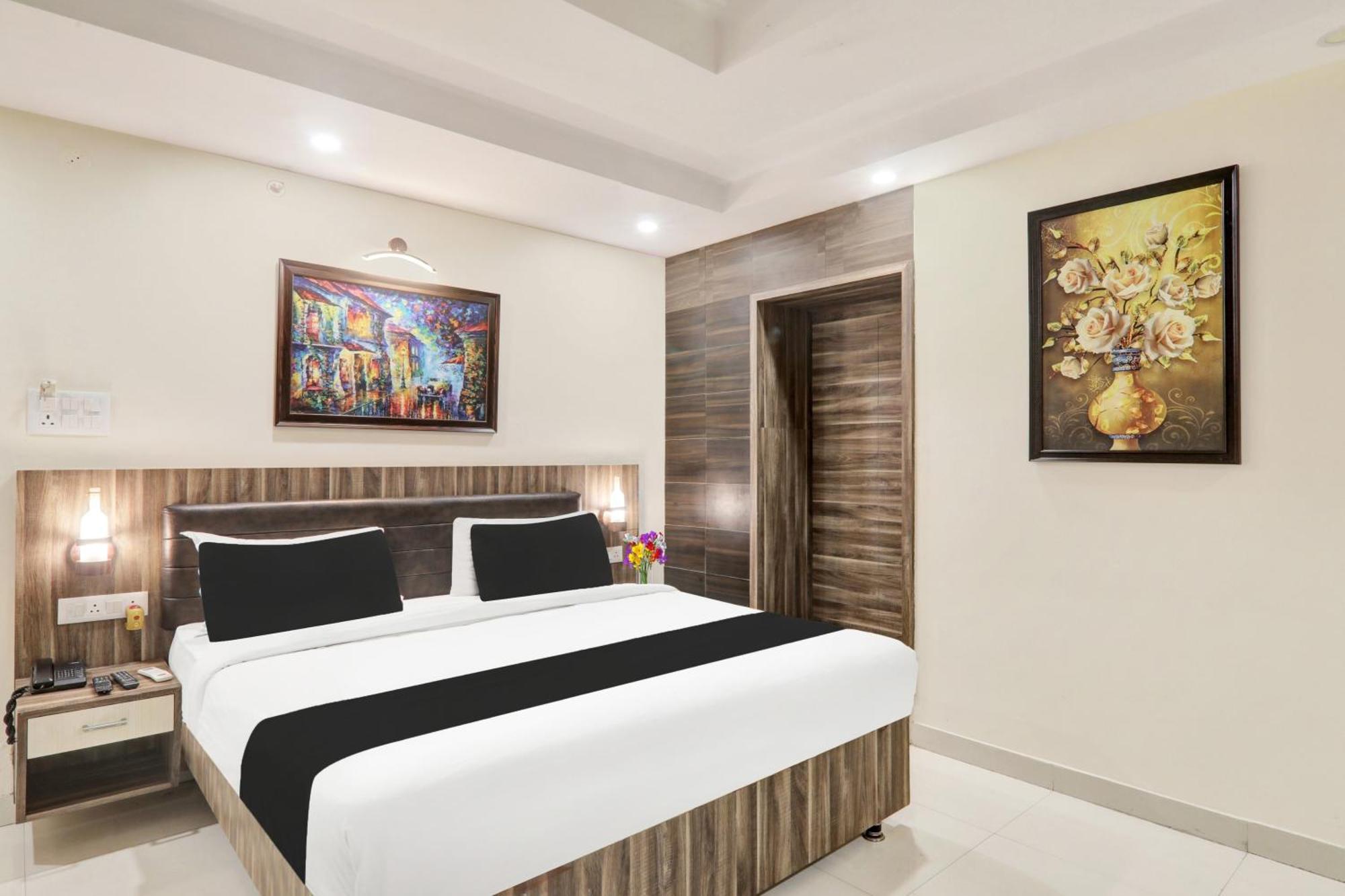 Super Townhouse Kankarbagh Formerly Kunwar Alcajars Patna  Exterior foto
