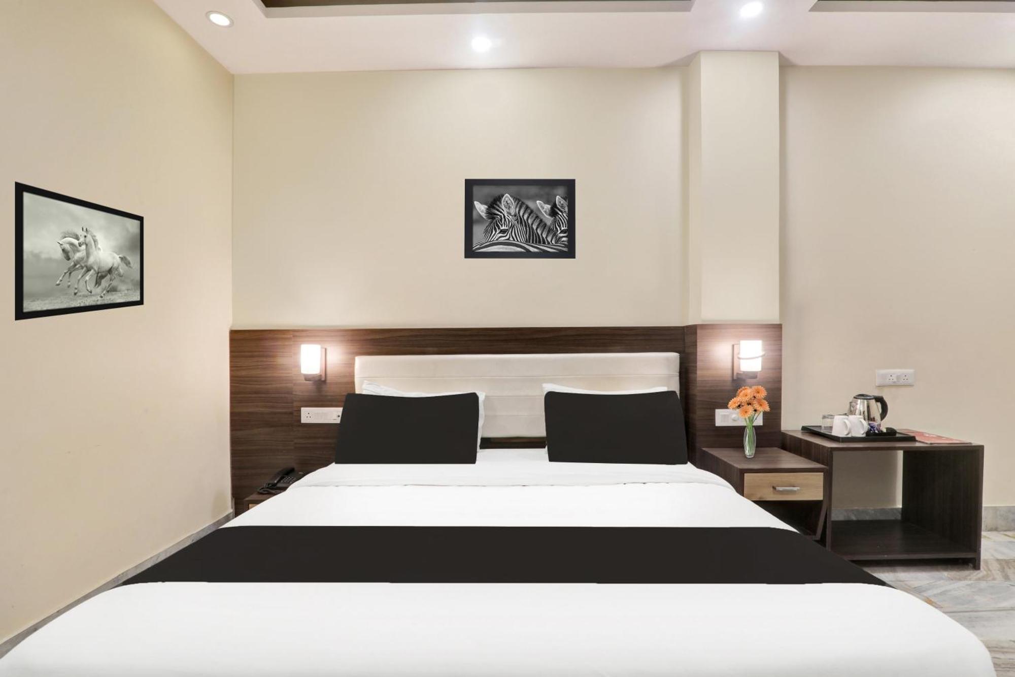 Super Townhouse Kankarbagh Formerly Kunwar Alcajars Patna  Exterior foto